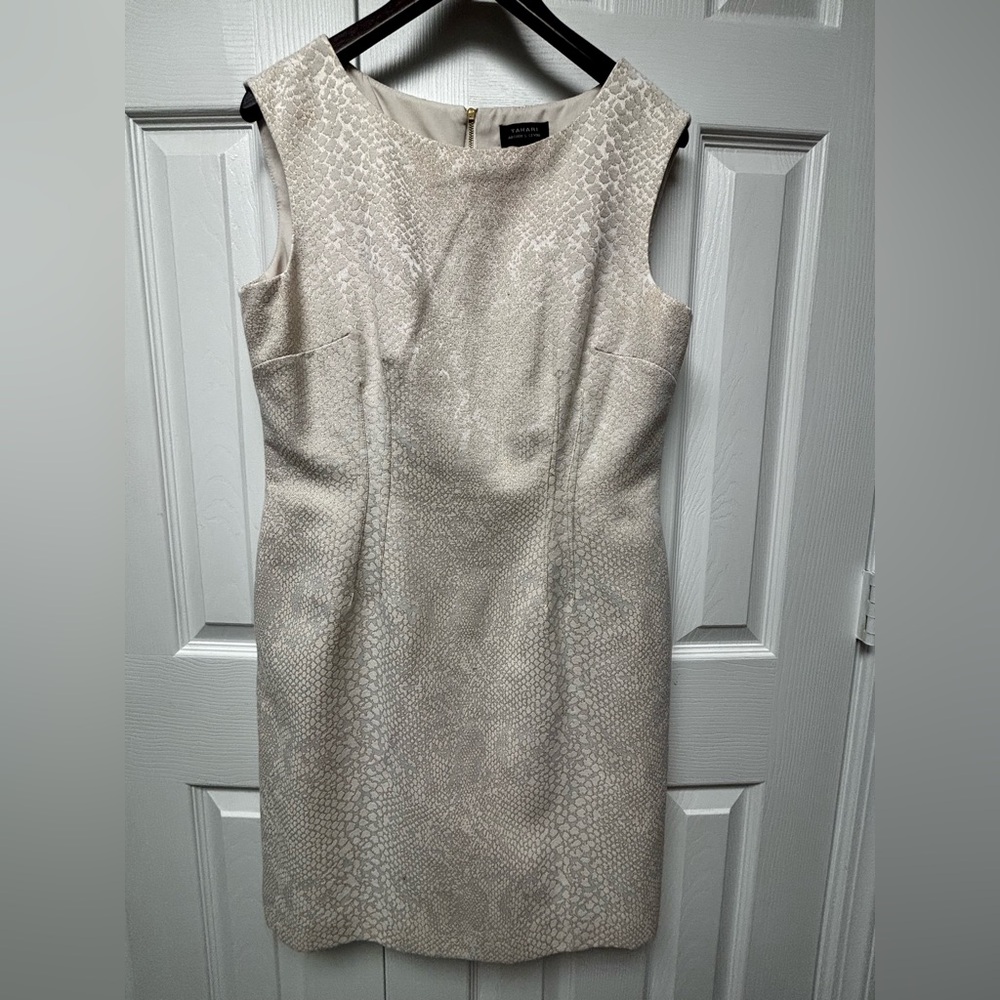 Tahari Cocktail Dress Ivory Gold Sleeveless size 12 - Mint condition.